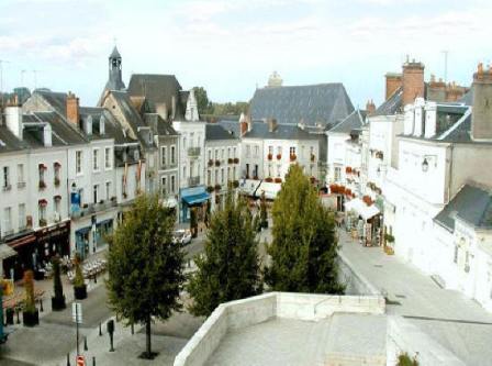 Amboise shopping street below chateau