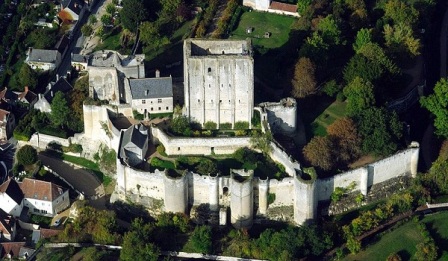 arial view of the dujon at Loches showing wall and towers