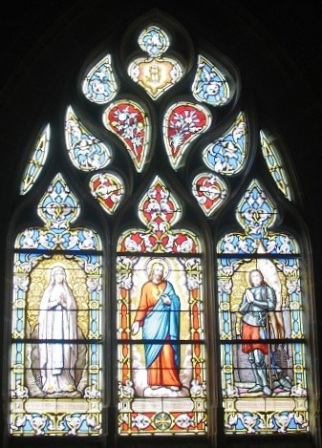 staine glass window in the church at Betz le Chateau