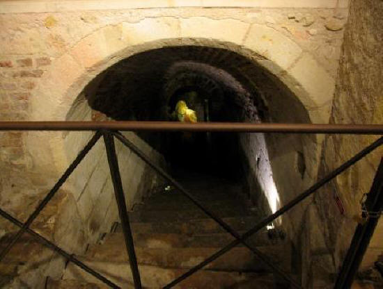 Leonardo tunnel in Clos Luce