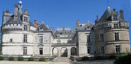 entrance into chateau du Lude.