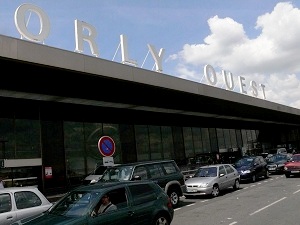 https://www.experienceloire.com/2013_latest/by_car_orly.jpg