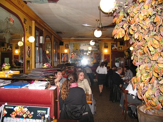 yellow dog restaurant interior Tours Loire Valley