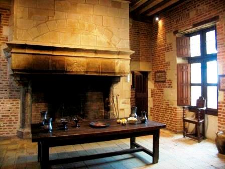 Kitchen table in Clos Luce