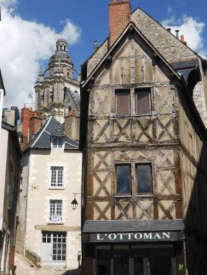 timber clad house in Blois