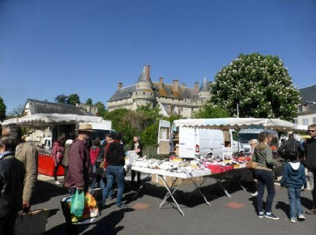 market tours france