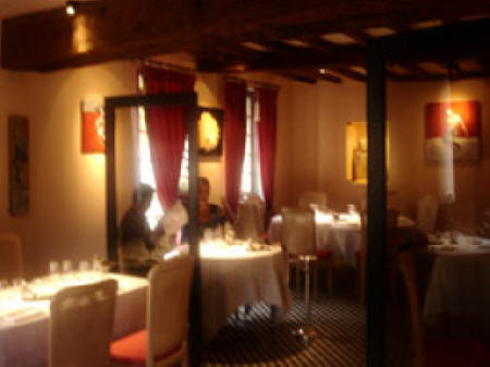 inside la promenade restaurant