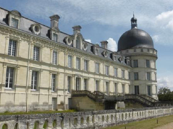 wing and corner tower of Chateau de Valencay