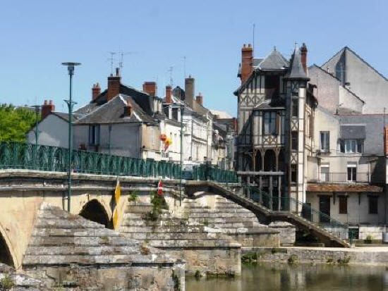 Timber-framed building on Rue Voltaire in Veirzon