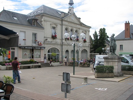 Descartes village centre
