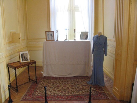 Wallis Simpson's dress in chateau Cande in the Loire Valley in France