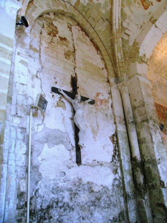  church of Cravant les Coteaux cruciifix