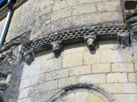  church of Cravant les Coteaux corbels